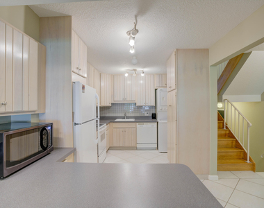 390 Golfview Road - Photo Thumbnail 20