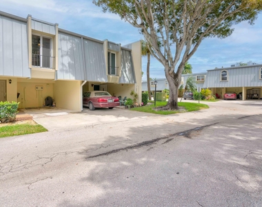 390 Golfview Road - Photo Thumbnail 1