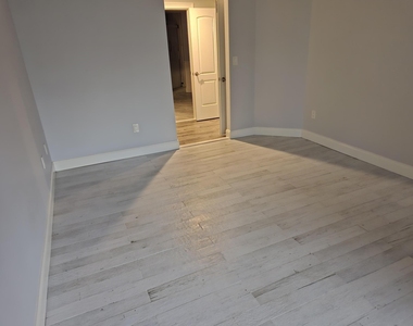 300 Uno Lago Drive - Photo Thumbnail 11