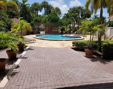 300 Uno Lago Drive - Photo Thumbnail 17