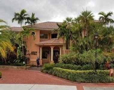 300 Uno Lago Drive - Photo Thumbnail 20
