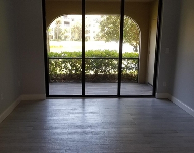 300 Uno Lago Drive - Photo Thumbnail 4