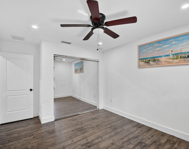 4944 Mcconnell Street - Photo Thumbnail 12