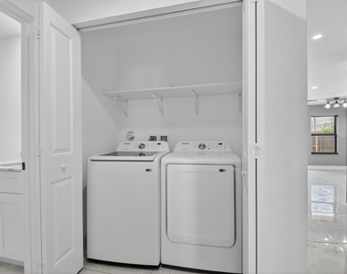 4944 Mcconnell Street - Photo Thumbnail 14