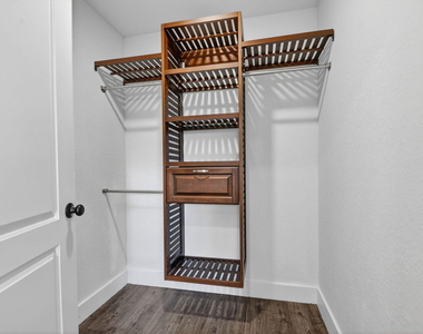 4944 Mcconnell Street - Photo Thumbnail 11