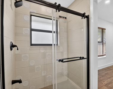 4944 Mcconnell Street - Photo Thumbnail 10