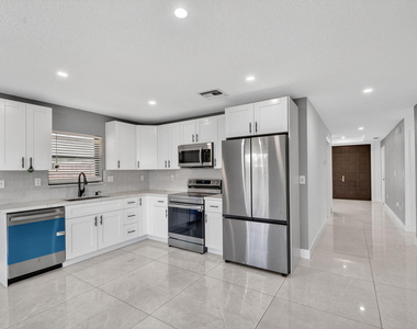 4944 Mcconnell Street - Photo Thumbnail 7