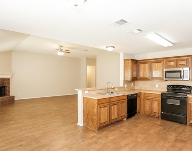 2216 Cancun Drive - Photo Thumbnail 4