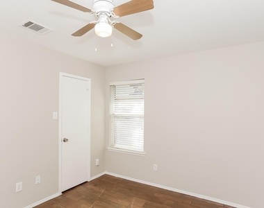2216 Cancun Drive - Photo Thumbnail 10