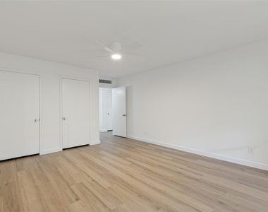 6115 Averill Way - Photo Thumbnail 20