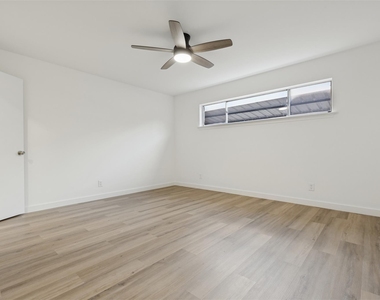 6115 Averill Way - Photo Thumbnail 15