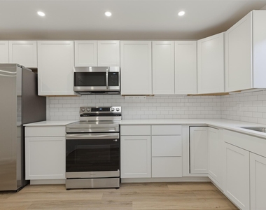 6115 Averill Way - Photo Thumbnail 11