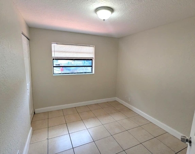 1552 Nw 15th Terrace - Photo Thumbnail 9