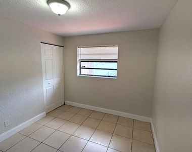 1552 Nw 15th Terrace - Photo Thumbnail 10