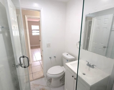 1552 Nw 15th Terrace - Photo Thumbnail 7