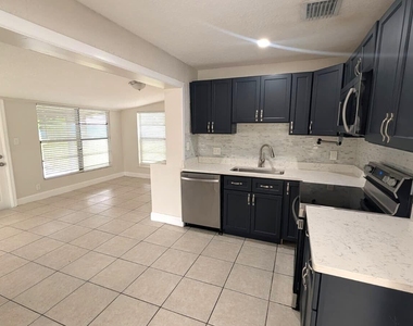 1552 Nw 15th Terrace - Photo Thumbnail 25