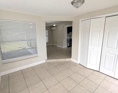 1552 Nw 15th Terrace - Photo Thumbnail 20