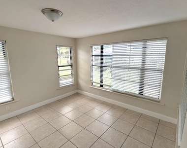 1552 Nw 15th Terrace - Photo Thumbnail 5