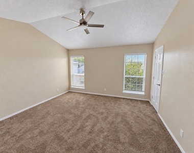 4067 Beltway Drive - Photo Thumbnail 11