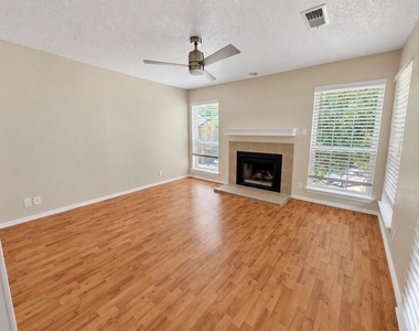 4067 Beltway Drive - Photo Thumbnail 7