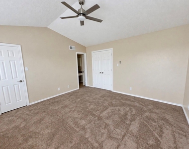 4067 Beltway Drive - Photo Thumbnail 12