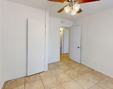 1710 Meridian Way - Photo Thumbnail 7