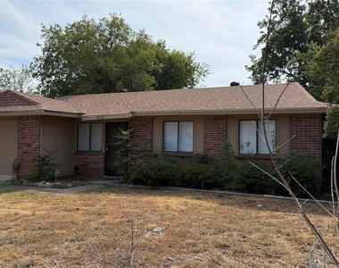 1710 Meridian Way - Photo Thumbnail 2