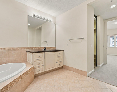 19 Harbour Isle Drive W - Photo Thumbnail 18