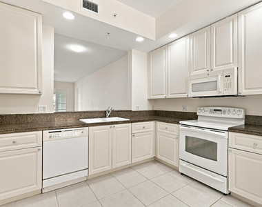 19 Harbour Isle Drive W - Photo Thumbnail 2