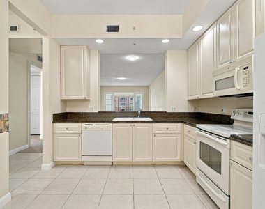19 Harbour Isle Drive W - Photo Thumbnail 1