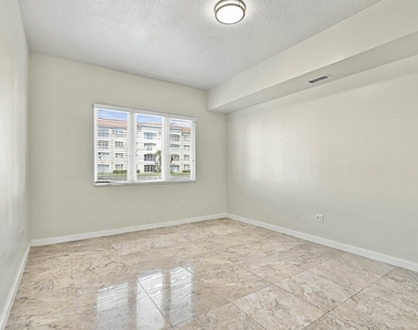19 Harbour Isle Drive W - Photo Thumbnail 17