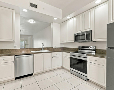 19 Harbour Isle Drive W - Photo Thumbnail 1