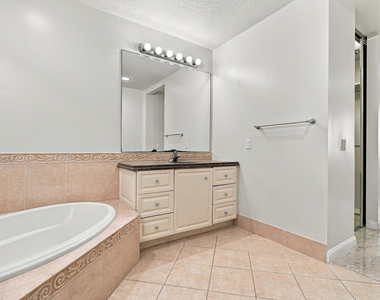 19 Harbour Isle Drive W - Photo Thumbnail 22