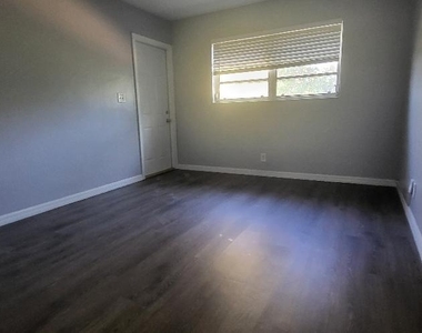 5240 Ne 14th Way - Photo Thumbnail 12