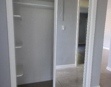 5240 Ne 14th Way - Photo Thumbnail 8