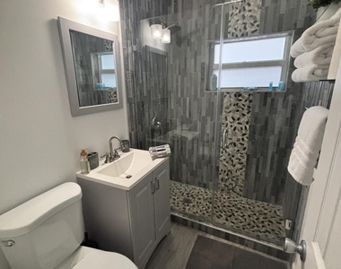 1345 Ne 15th Avenue - Photo Thumbnail 1