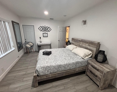 1345 Ne 15th Avenue - Photo Thumbnail 2
