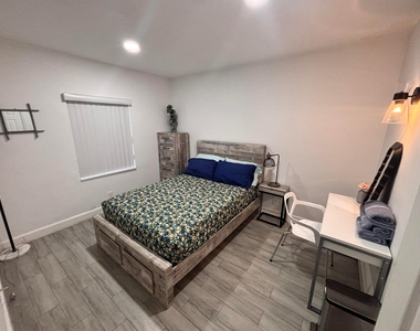 1345 Ne 15th Avenue - Photo Thumbnail 4