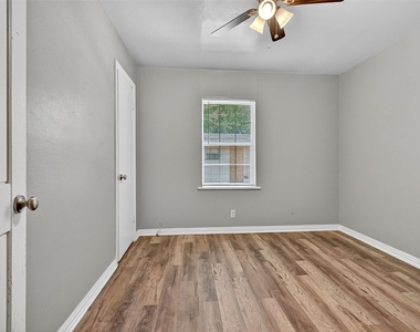 401 S Contemporary Drive - Photo Thumbnail 15