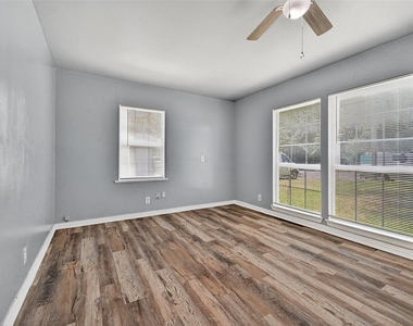401 S Contemporary Drive - Photo Thumbnail 5