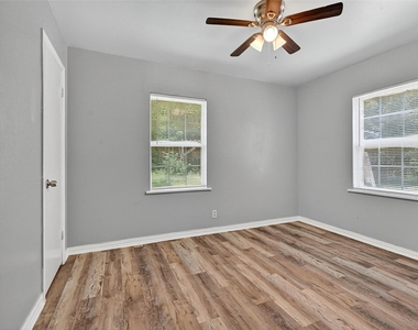 401 S Contemporary Drive - Photo Thumbnail 16