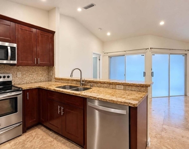 11838 Nw 13th Street - Photo Thumbnail 7