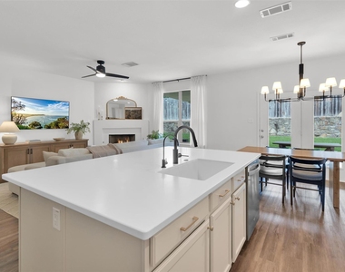 305 Fisherman Trail - Photo Thumbnail 9