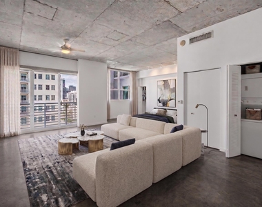 133 Ne 2nd Avenue - Photo Thumbnail 5