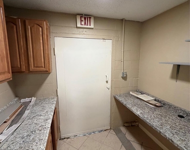 3727 Jackson Street - Photo Thumbnail 7