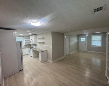 176 E 24th Street - Photo Thumbnail 6