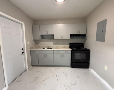 832 Nw 10th Street - Photo Thumbnail 2