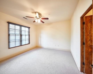 2510 N Henderson - Photo Thumbnail 10
