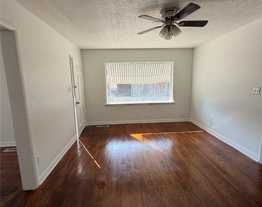 511 E Harmon Drive - Photo Thumbnail 13