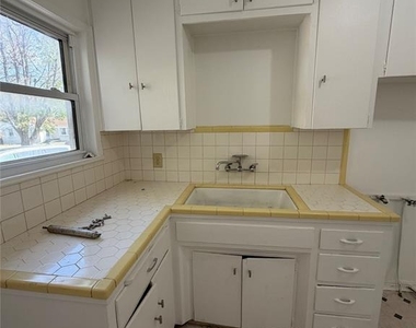 511 E Harmon Drive - Photo Thumbnail 11